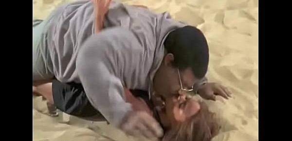  Big King Kong Negro Kissing Slim Lady on the Beach